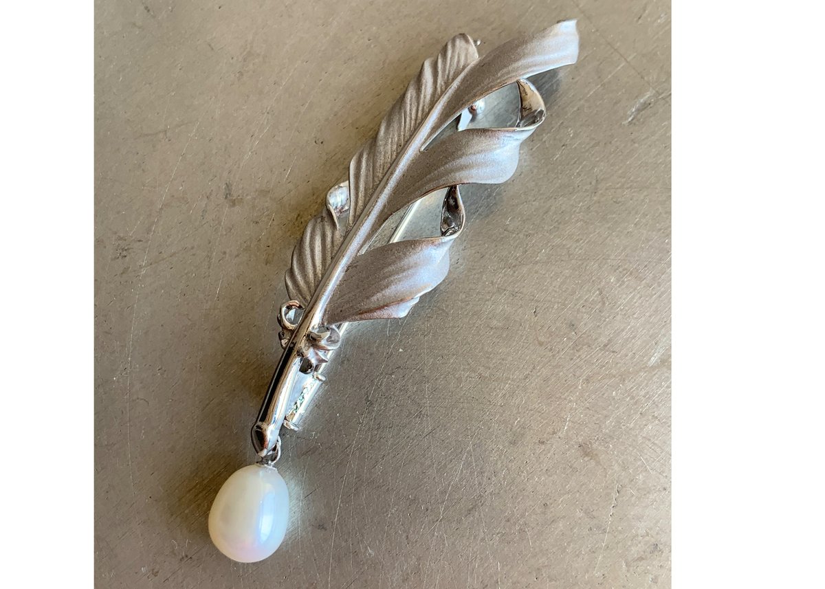 k18とPt900の羽根デザイン パール付きブローチ k18とPt900の羽根デザイン パール付きブローチ