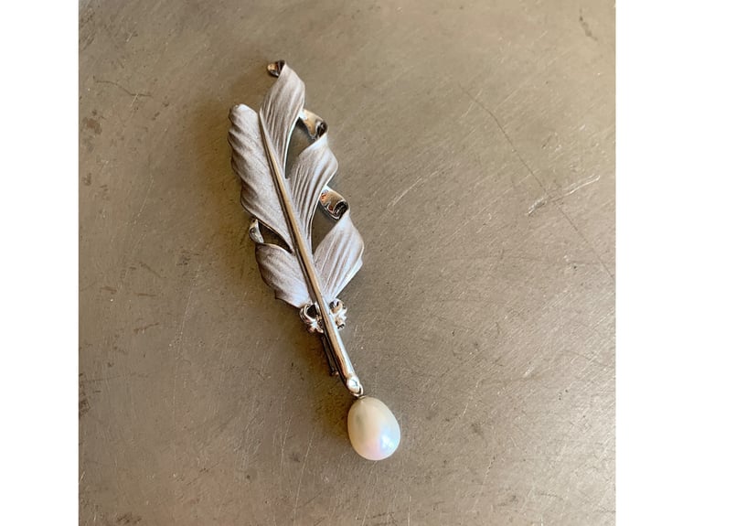 羽根パールブローチ | angepassé