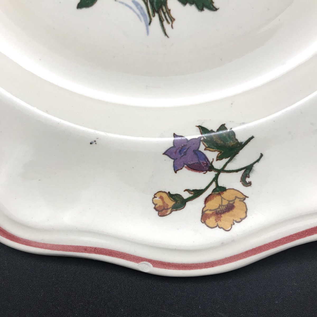 益子焼 杉本浩太郎 色絵 兎紋 角皿 茶道具  d139 陶芸作家 益子焼 杉本浩太郎 作品 絵皿 色絵兎紋角皿 うさぎ・梅