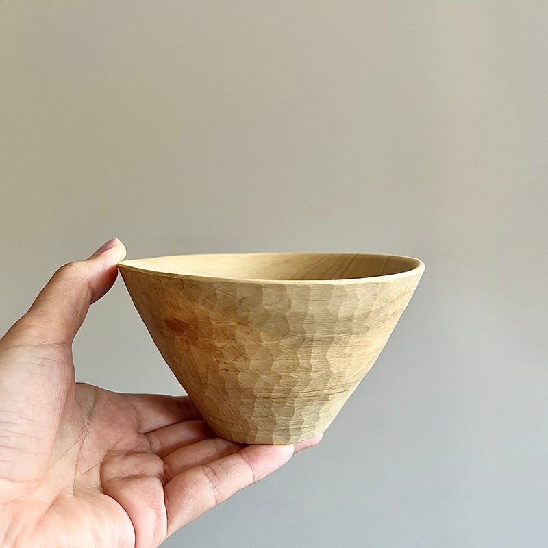 完売　天然樫の木＊珍しいお花の年輪模様【森のほっこり切り株ミニテーブル】ちゃぶ台 鉢 (シデ1) | NU woodworks