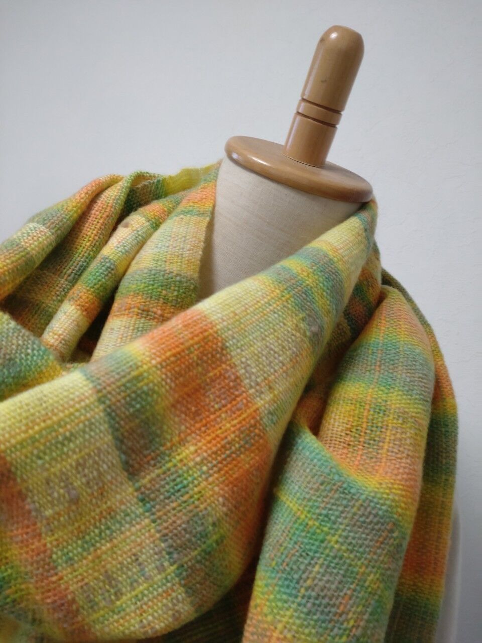 手紡ぎ毛糸の手編み　マフラー 緑と黄色のグラデーション　菜の花畑 fit=scale-down,w=1200