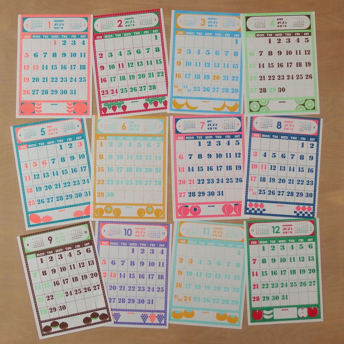 花と果物のデザインカレンダー 2024年10月6日新入荷】かようびデザイン 果物カレンダー2025