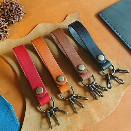 3連ハカマナスカンのキーホルダー　全４色