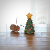 レザーで出来た小さなクリスマスツリー