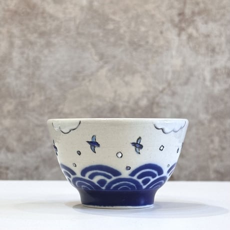 高江洲陶磁器　波千鳥ぐい呑 (上絵)