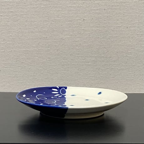 高江洲陶磁器　唐草模様皿　青・6寸