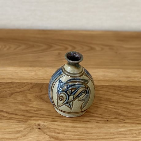 壺屋焼　金城敏幸　赤絵魚文六寸皿 壺屋焼 金城敏幸 赤絵魚文六寸皿 壺屋焼 金城敏幸 赤絵魚