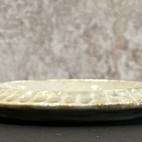 ツチノヒ　まめ皿　しのぎ・白