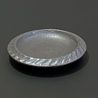 ツチノヒ　豆皿　しのぎ・黒