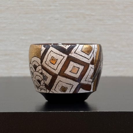 伊藤千穂　「煌椿」ぐい吞
