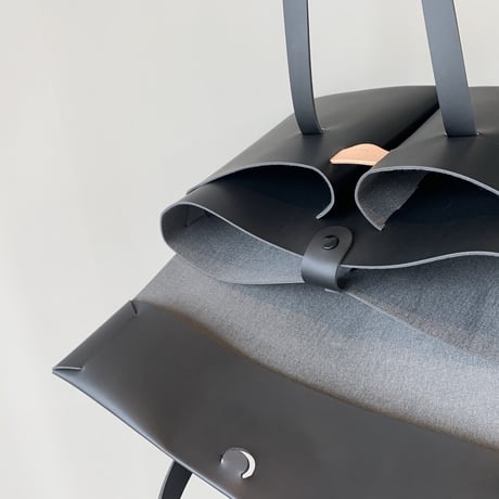 SEAMLESS DOCUMENT BAG　/　BLACK