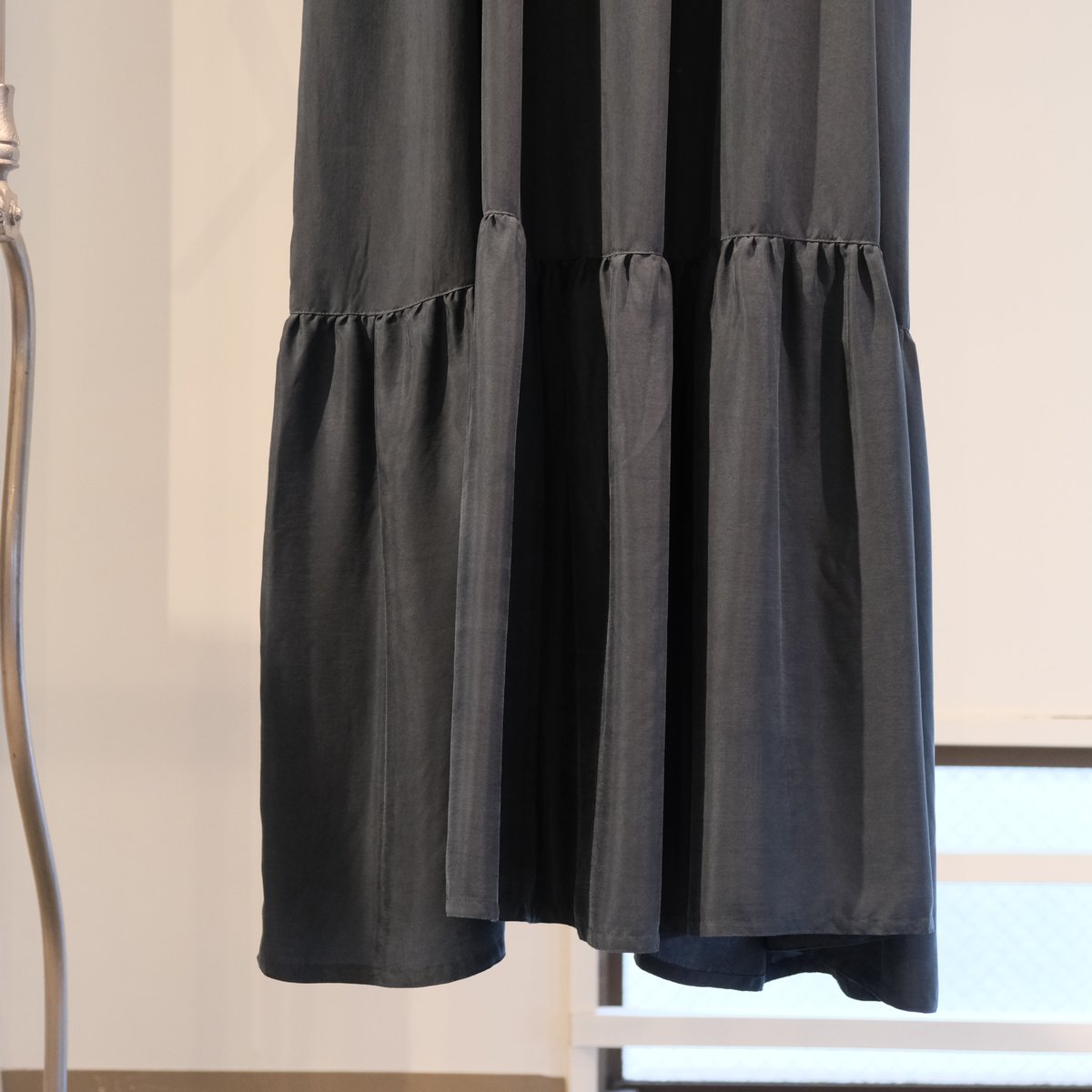 美品　2024　SINME　シンメ　ストラップロングワンピース　キュプラ　洗える 美品 2024 SINME シンメ ストラップロングワンピース キュプラ