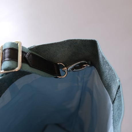 INTOXIC.    RESONATES    Mad strap tote    ナイルブルー