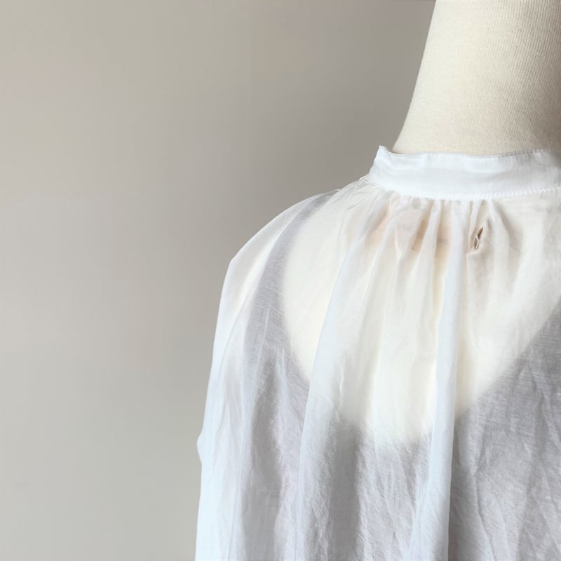 suzuki takayuki puff-sleeve blouse nude suzuki takayuki puff-sleeve blouse nude