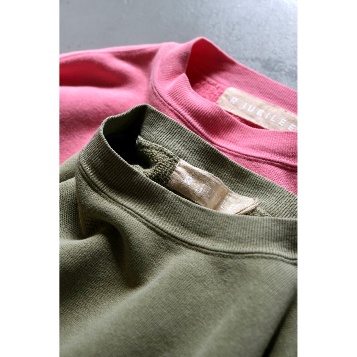 R JUBILEE Say Hello Cropped Sweatshirt | geep