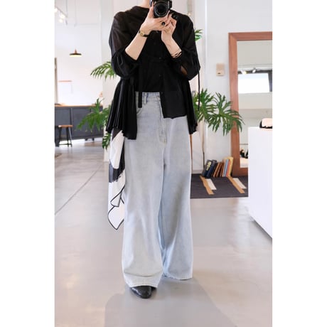 M53.  BELTED BAGGY DENIM