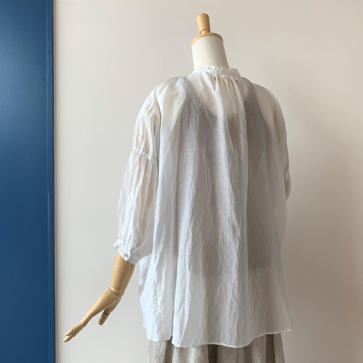 suzuki takayuki puff-sleeve blouse nude