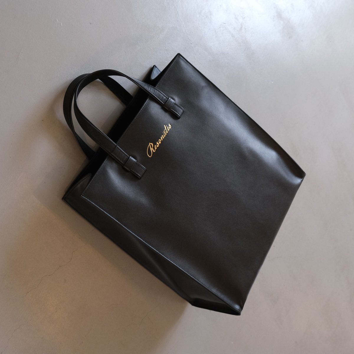 intoxicイントキシック　レザネイテス intoxic. イントキシック RESONATES TAKEN PLAIN BLACK RE