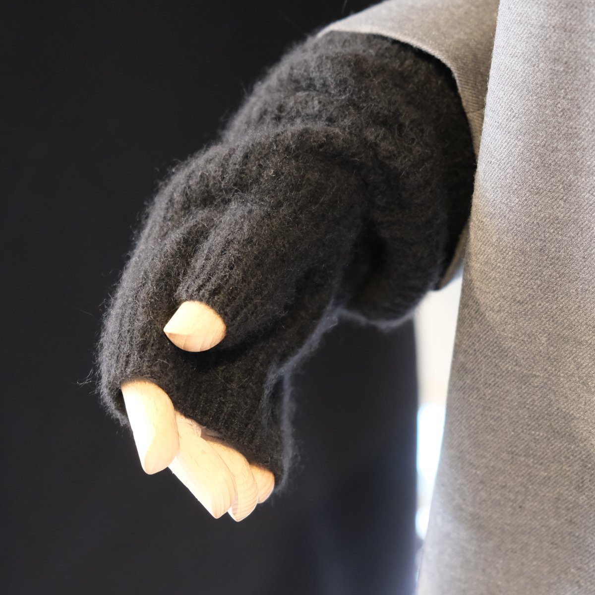 BATONER Goods CASHMERE FOX LONG HAND WARMER BN