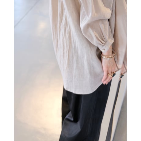 suzuki takayuki over blouse