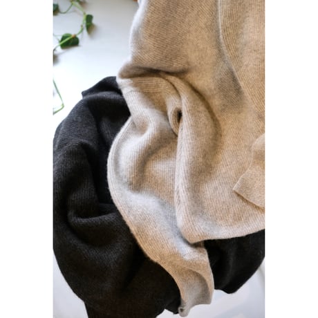 BATONER  Women CASHMERE FOX FINGERHOLE BOAT NECK