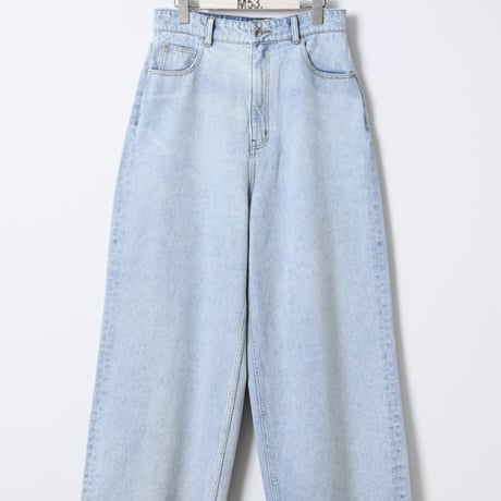 M53.  BELTED BAGGY DENIM