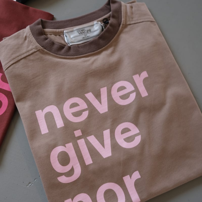 THOMAS MAGPIE BIG T-shirt Never give【2213857】 |