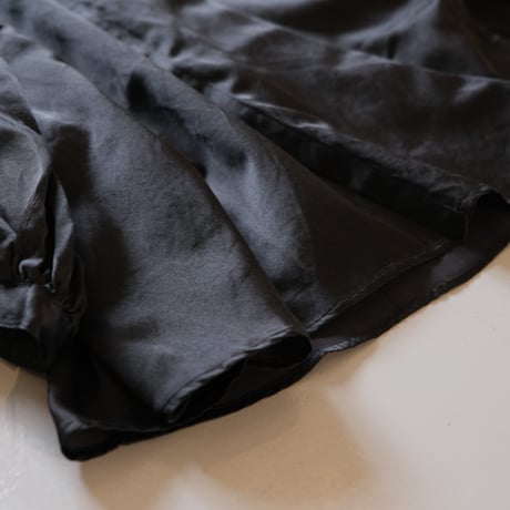 suzuki  takayuki  　 puff-sleeve blouse    A221-03  　black