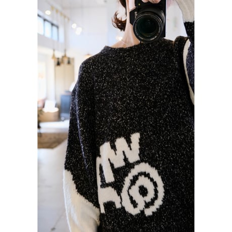 Thomas magpie   knit “WH@T”