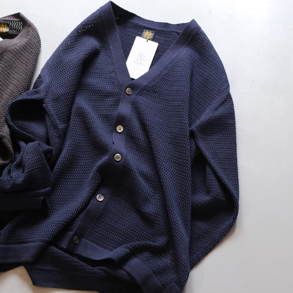【値下げ】バトナーSUMMER KNIT V NECK CARDIGAN BATONER/バトナー】Woodpulp Summer Knit V Neck Cardigan