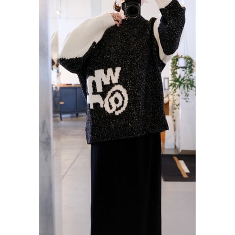 Thomas magpie   knit “WH@T”
