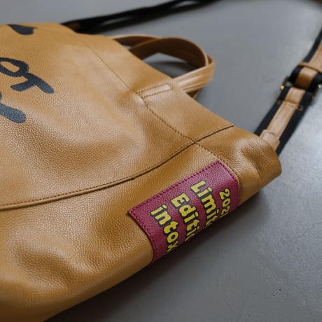 INTOXIC.    RESONATES    Mad strap tote   アーモンドベージュ