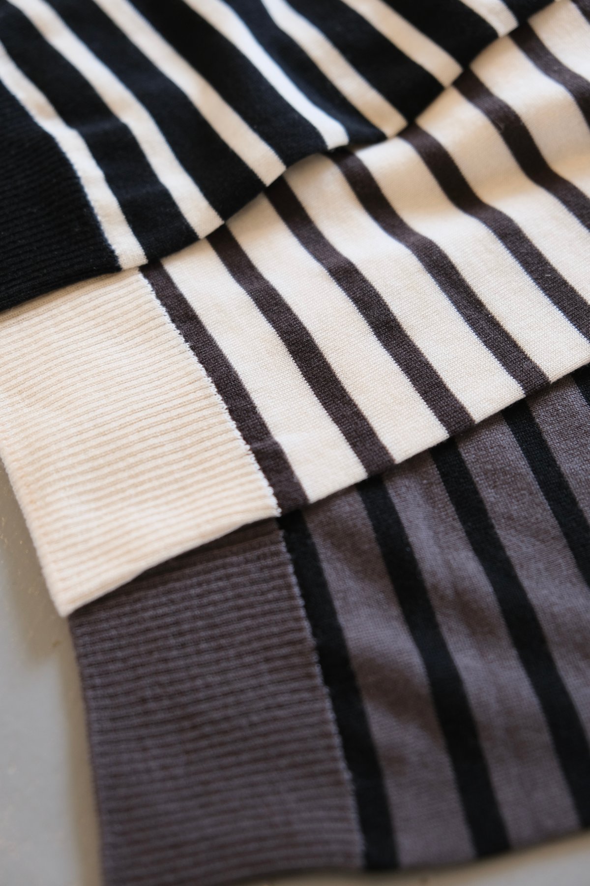 バトナー BATONER TENCEL CASHMERE BORDER LONG SLEEVE トップス ニット セーター 長袖 3 黒 ブラック 白 ホワイト バトナー BATONER TENCEL CASHMERE BORDER LONG SLEEVE トップス