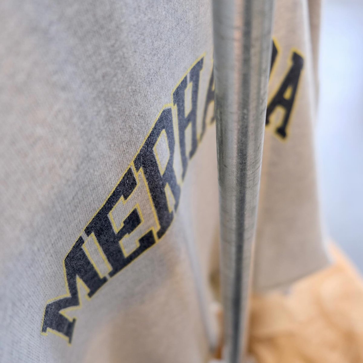 R JUBILEE Say Hello Cropped Sweatshirt | geep