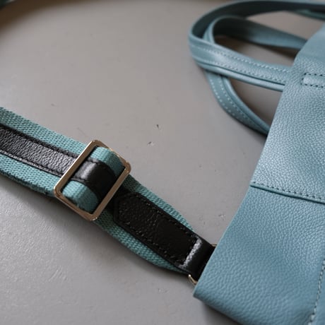 INTOXIC.    RESONATES    Mad strap tote    ナイルブルー