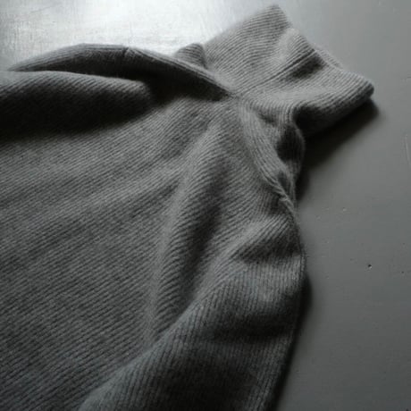 BATONER　CASHMERE FOX UNIQUE TURTLE NECK　ONE-PIECE　BN-21FL-043