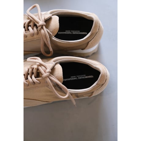 BEAUTIFUL SHOES  OLD RUNNING