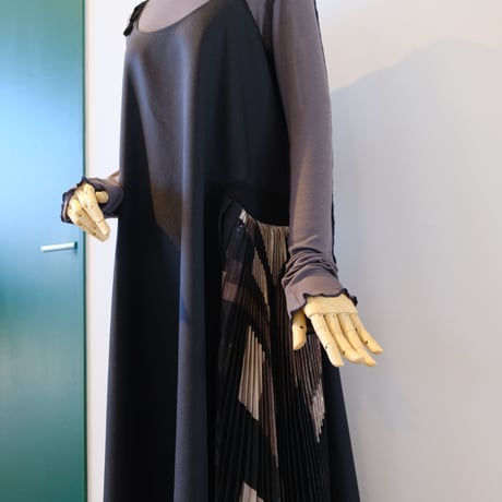 NAKAGAMI　N0222A0035　プリーツ切替スリップドレス　BLACK