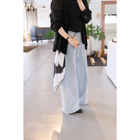 M53.  BELTED BAGGY DENIM