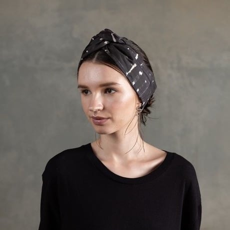 YARN&COPPER   Silk 'Peckham' black ヘッドスカーフ/ミニスカーフ