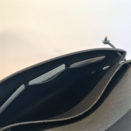 SEAMLESS SHOULDER CASE　S　/　BLACK