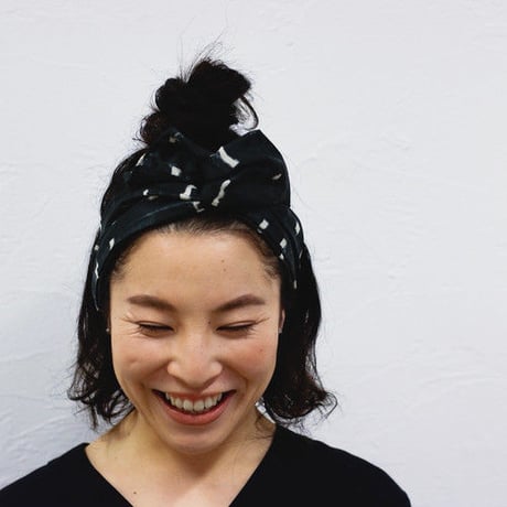 YARN&COPPER   Silk 'Peckham' black ヘッドスカーフ/ミニスカーフ