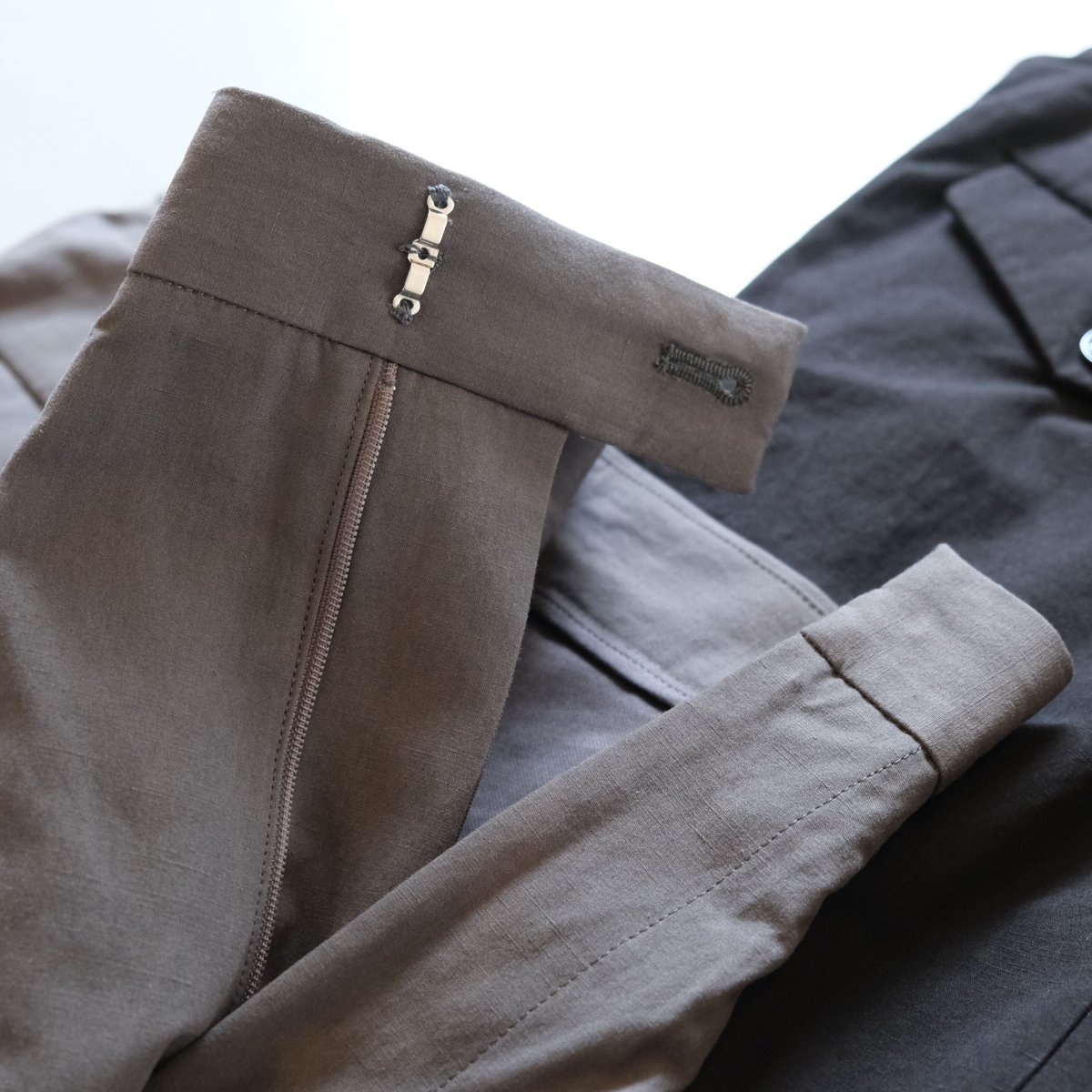 mume ヌメ 日本製 美品 タックパンツ mume ヌメ 日本製 美品