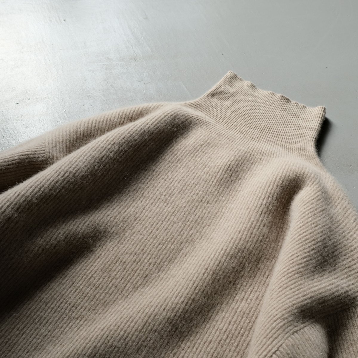 BATONER Women CASHMERE FOX HIGH NECK TUNIC BN-