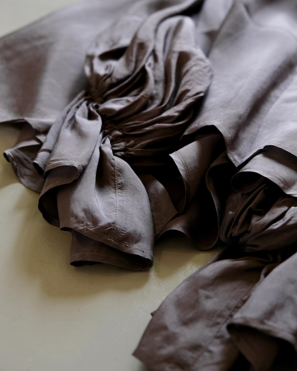 suzuki takayuki bishop-sleeve blouse | geep