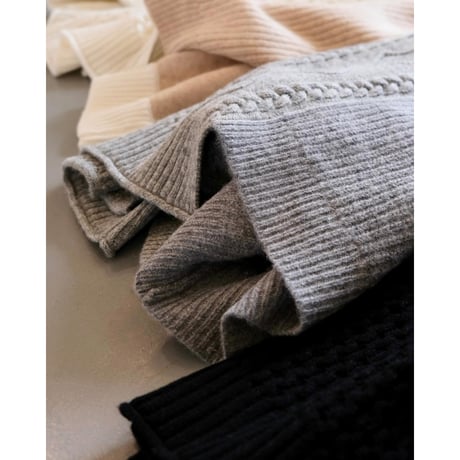 Thomas magpie    bicolor aran knit