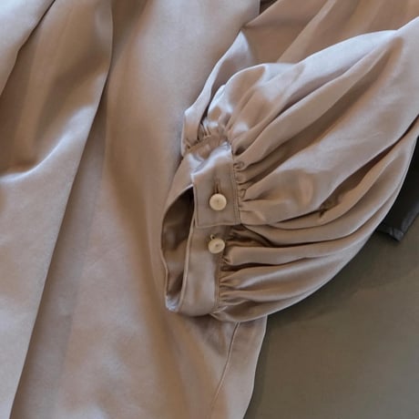suzuki takayuki  puff sleeve blouse   frostgrey
