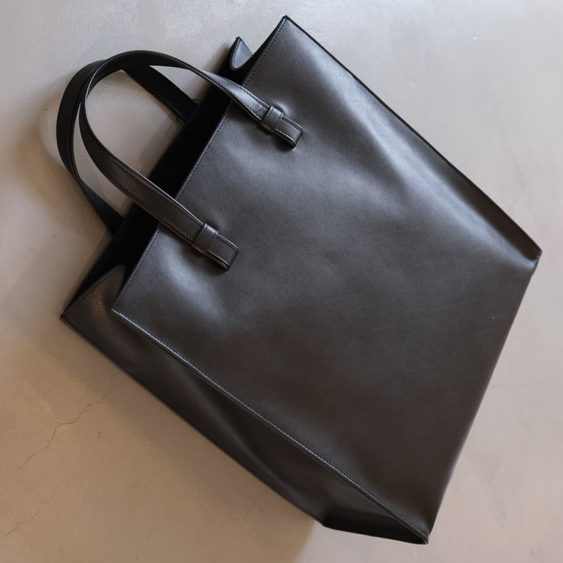 intoxic. イントキシック RESONATES TAKEN PLAIN BLACK RE