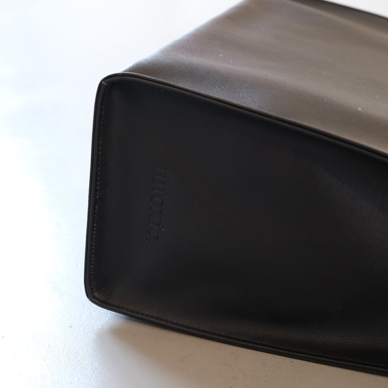 intoxicイントキシック　レザネイテス intoxic. イントキシック RESONATES TAKEN PLAIN BLACK RE