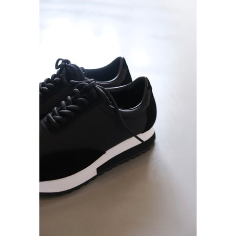 BEAUTIFUL SHOES  OLD RUNNING